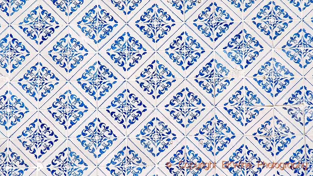 An azulejos pattern on a wall in Lisbon, Portugal