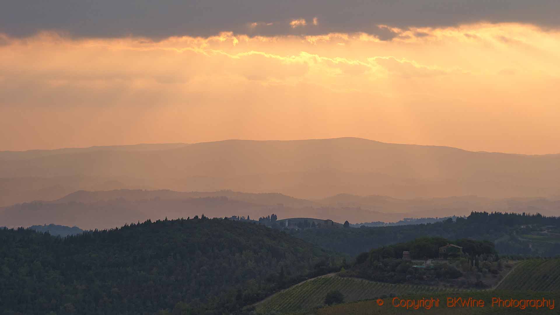 Evening sunshine over the rolling hills of the Tuscany landscape